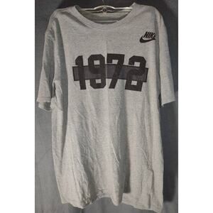 NIKE THE NIKE TEE MENS GRAY AND BLACK 1972 TEE SHIRT L